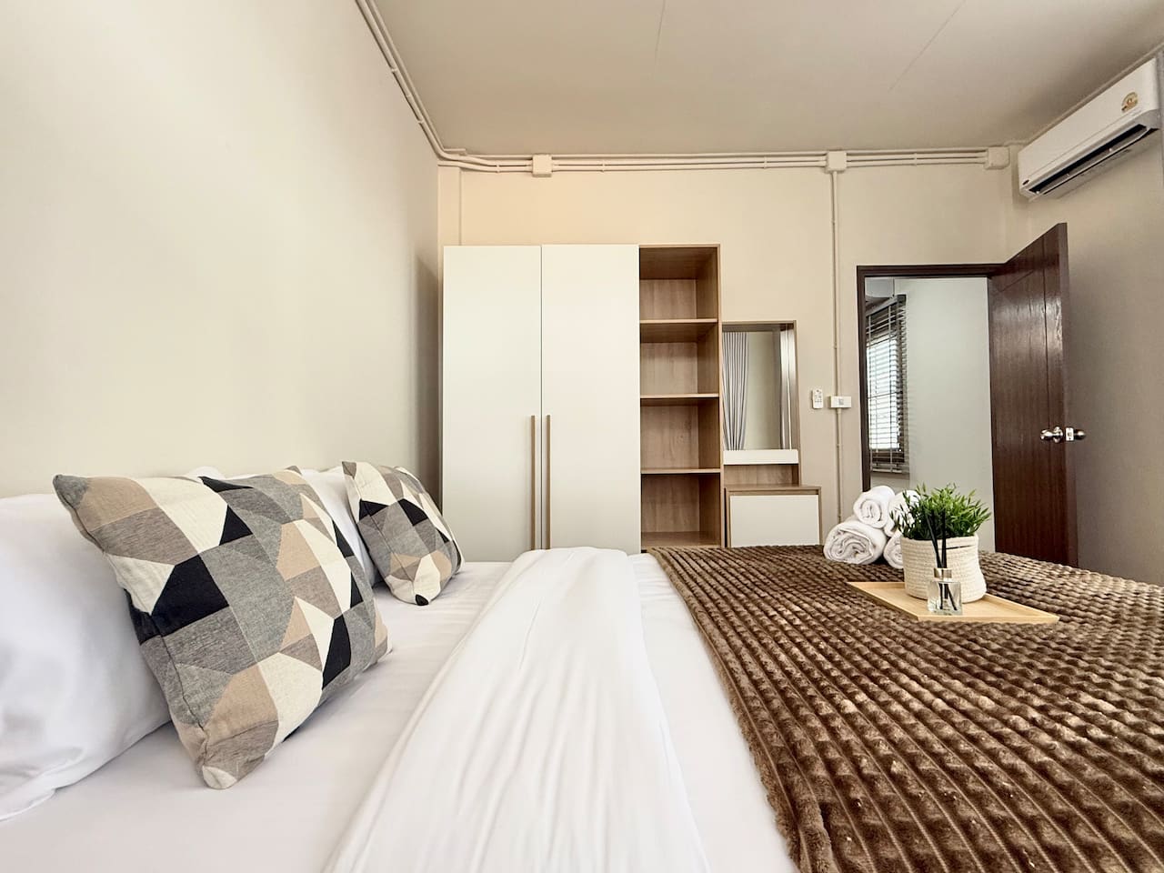 6-min-to-BTS:Quiet&KingsBed&Balcony&FastWifi — managed short-term rental in Bangkok