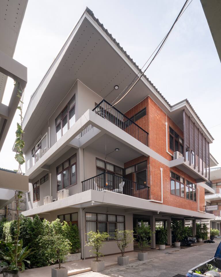 Spacious Stay in Thonglor with WiFi & balcony — managed short-term rental in Bangkok