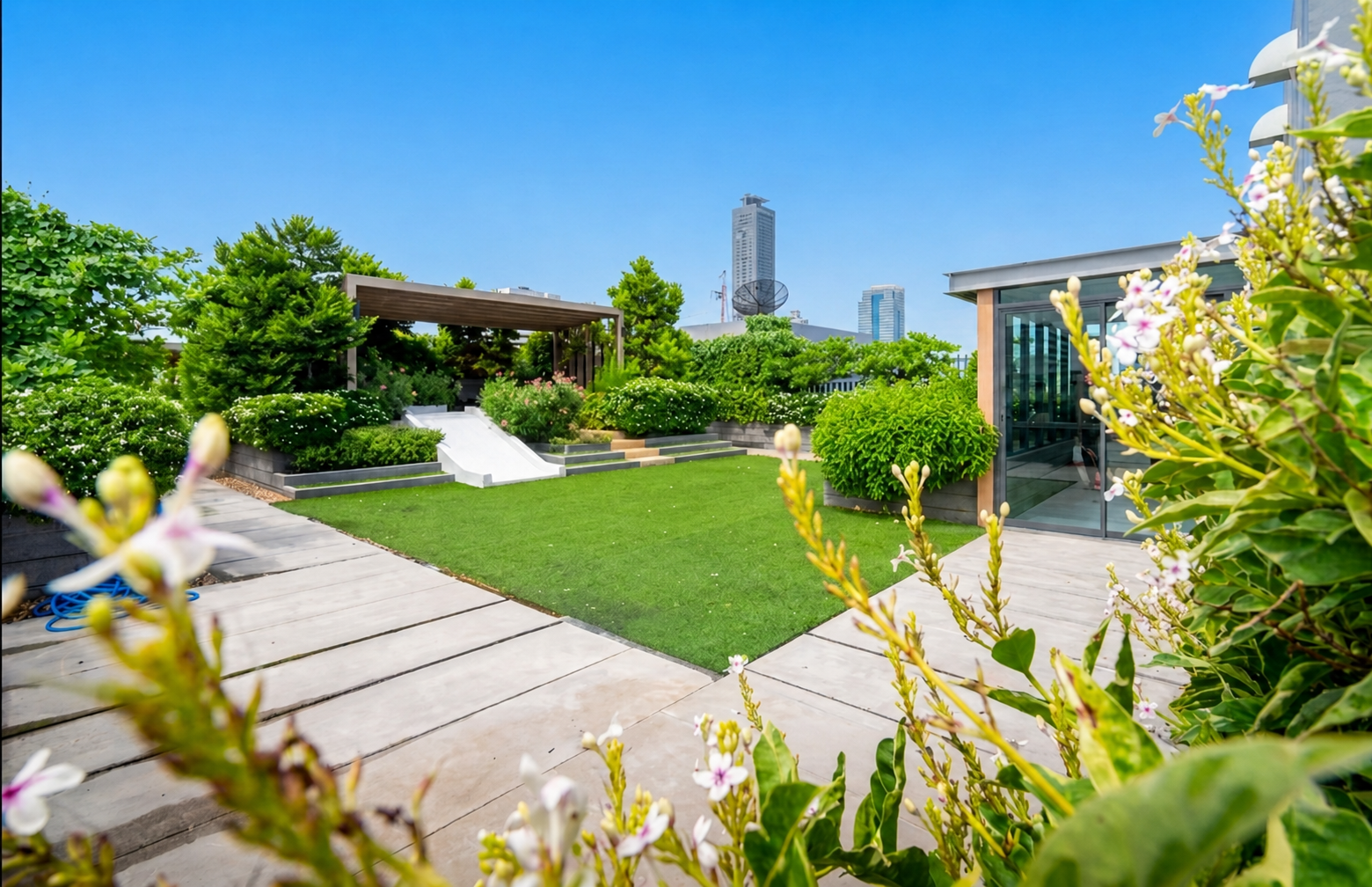 Perfect MonthlylRooftop Pool,MassageChair|MRT-BTS — managed short-term rental in Bangkok