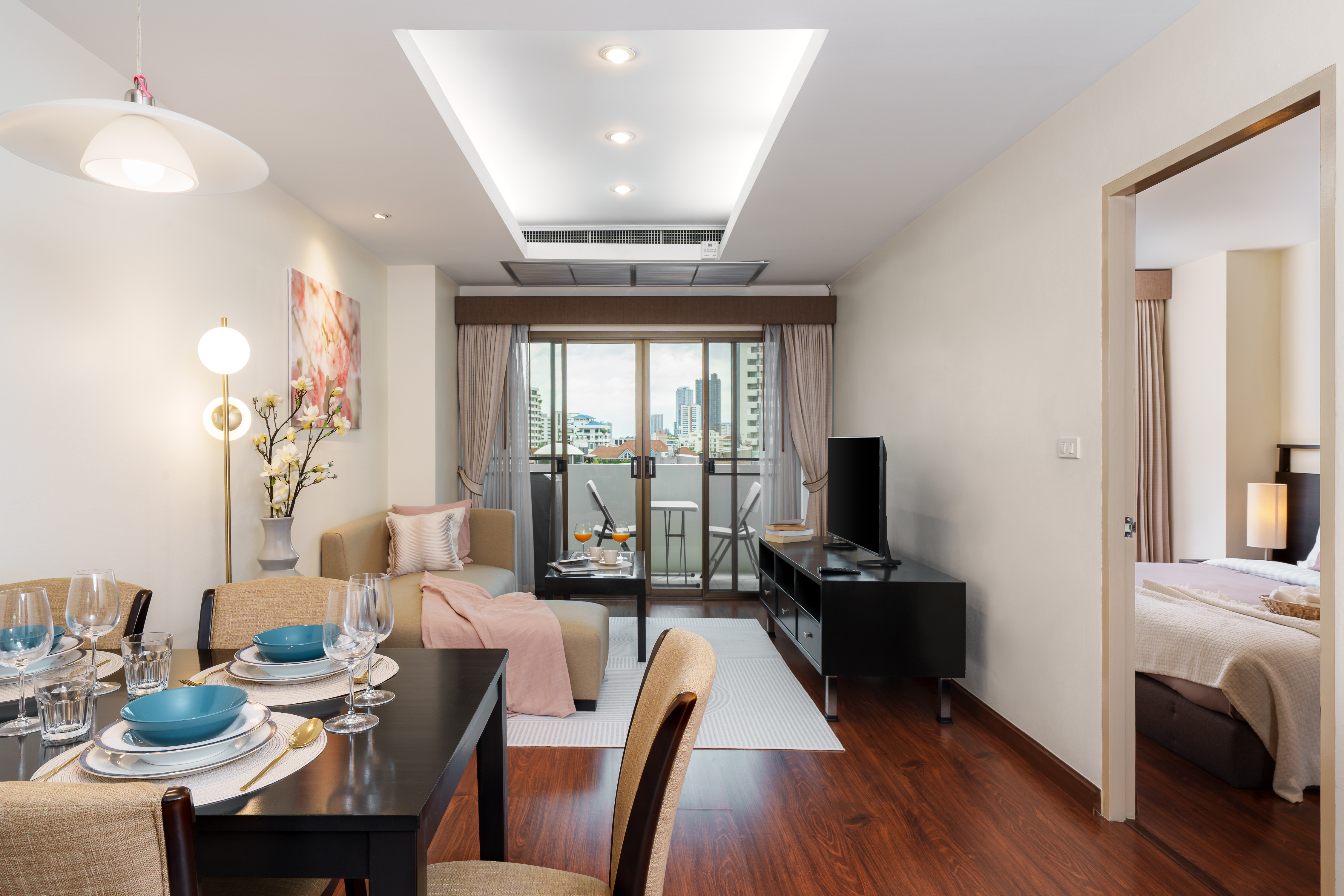 KingBed/Large57m²/Bathtub/1000Mbs/Ntflix/Balcony - Apartment — managed short-term rental in Bangkok