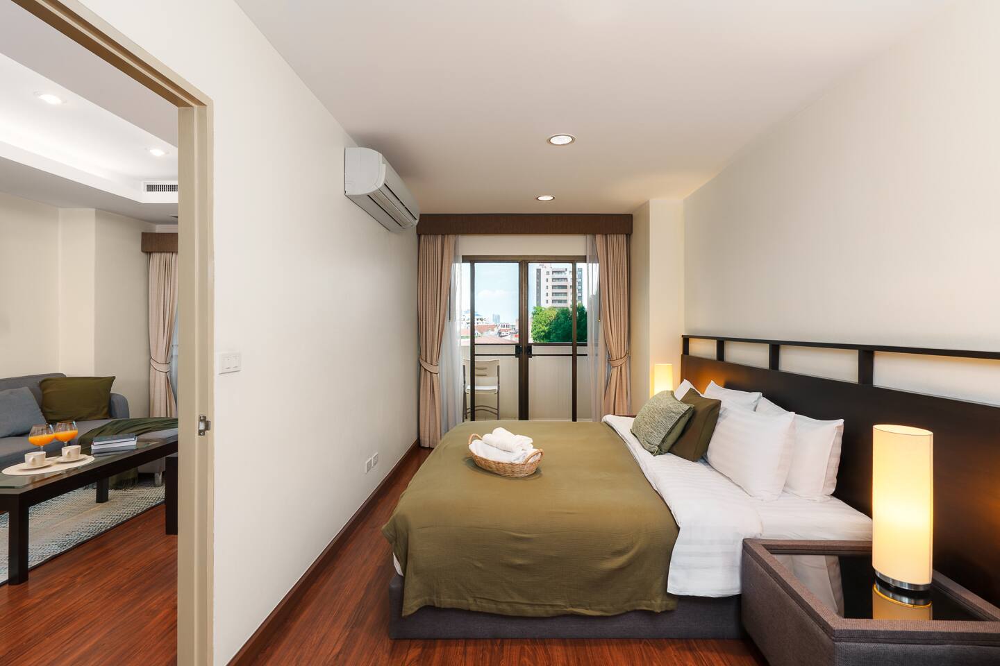 King Suite57m²BigTubBalconyKitchen+BTS+1000MbsWiFi - Apartment — managed short-term rental in Bangkok