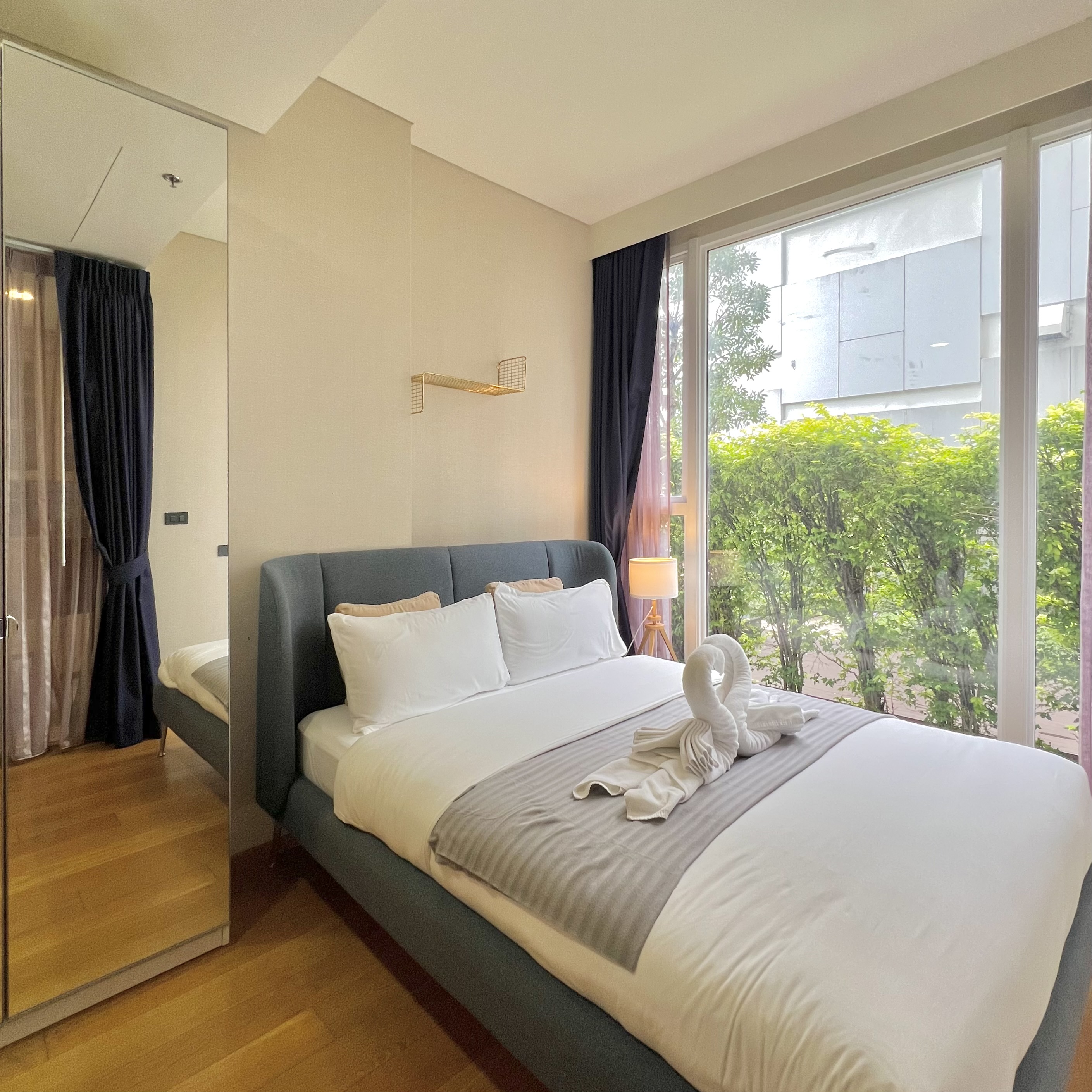 3-min BTS Ekkamai& BusTerminal EasyCheckIn Kitchen — managed short-term rental in Bangkok